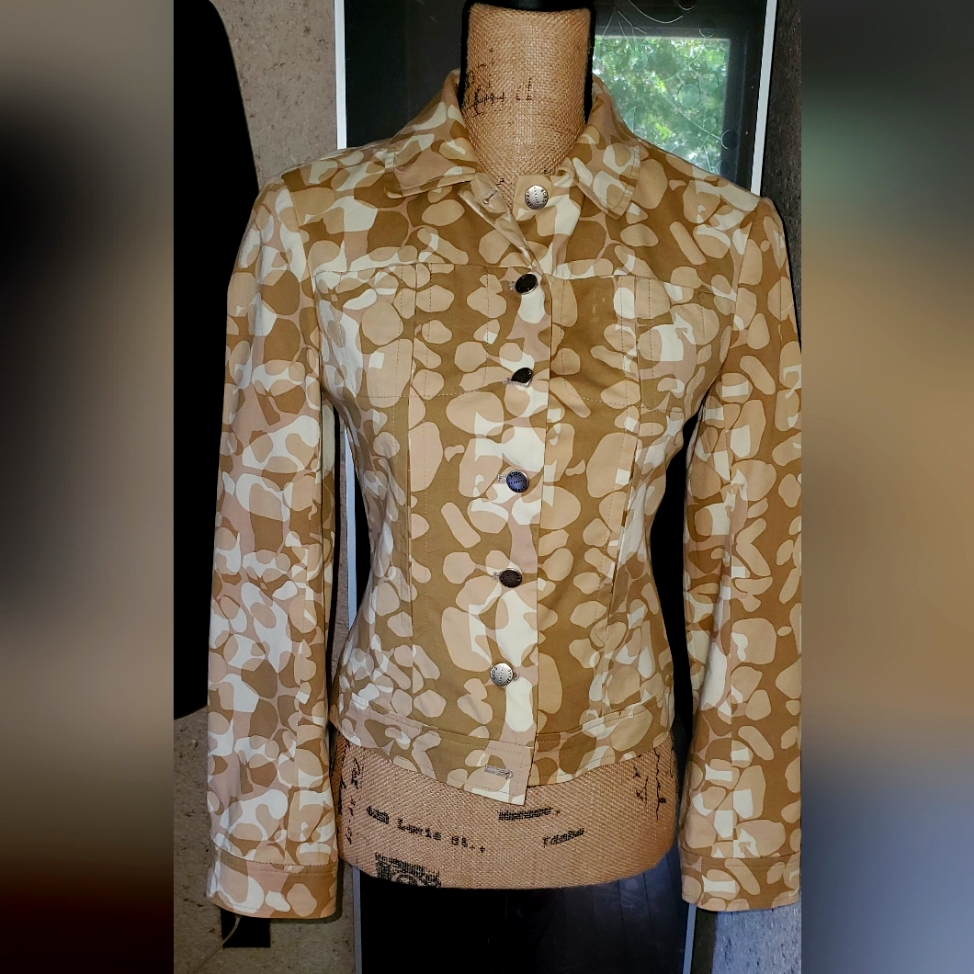 Buttons Jacket